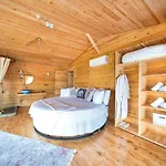 Heaven Hotel *