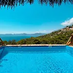 Heaven Hotel *